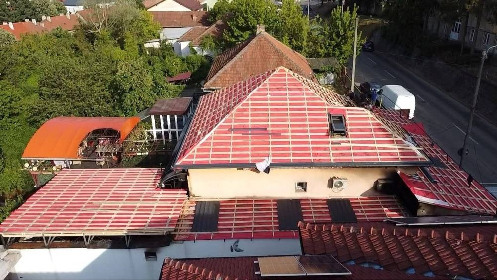 Reparam si montam acoperisuri chiar in zona ta suna acum