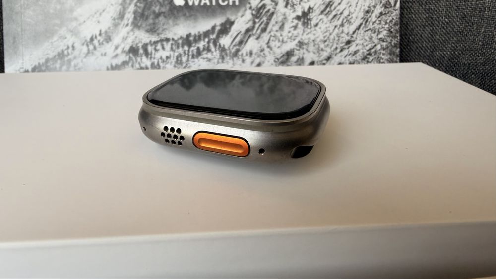 Apple Warch Ultra 49 mm, като нов, пълен комплект!
