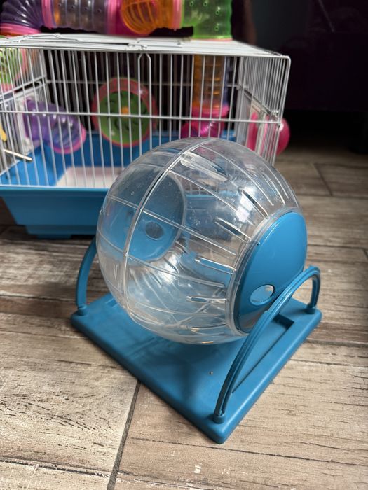 Cusca hamster cu bila si rumegus