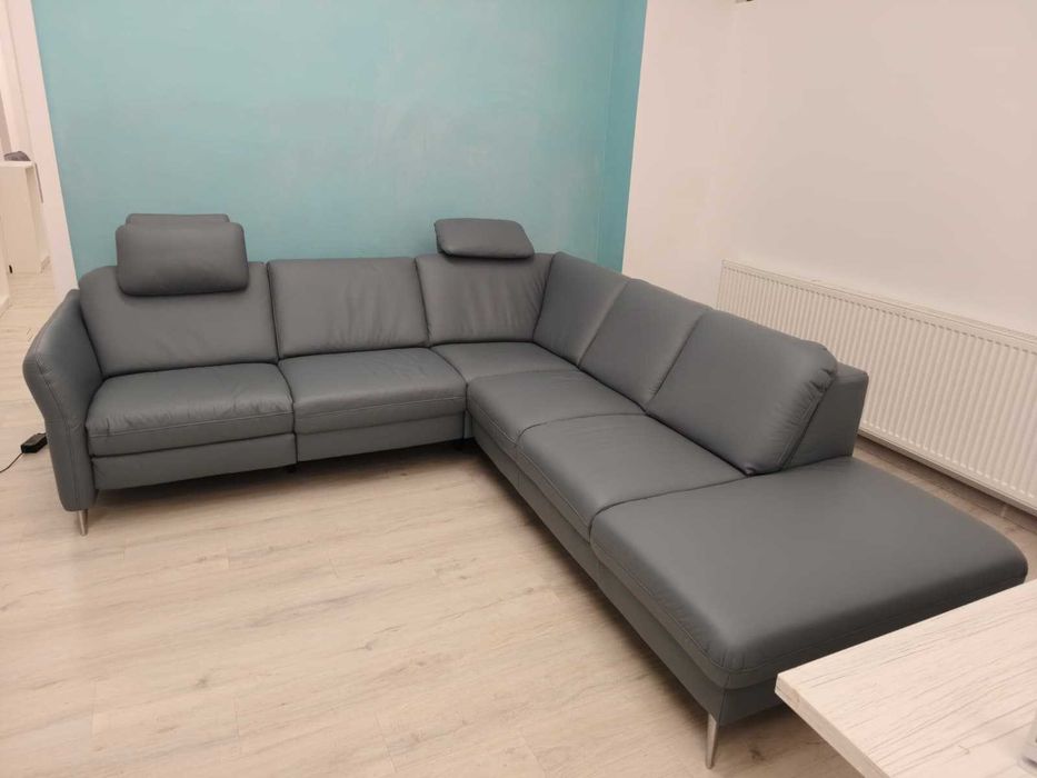 Canapea tip coltar din piele cu sezlong extensibil electric