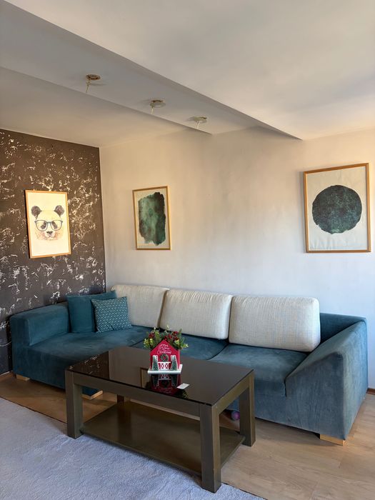 Продавам ъглов диван + холна маса