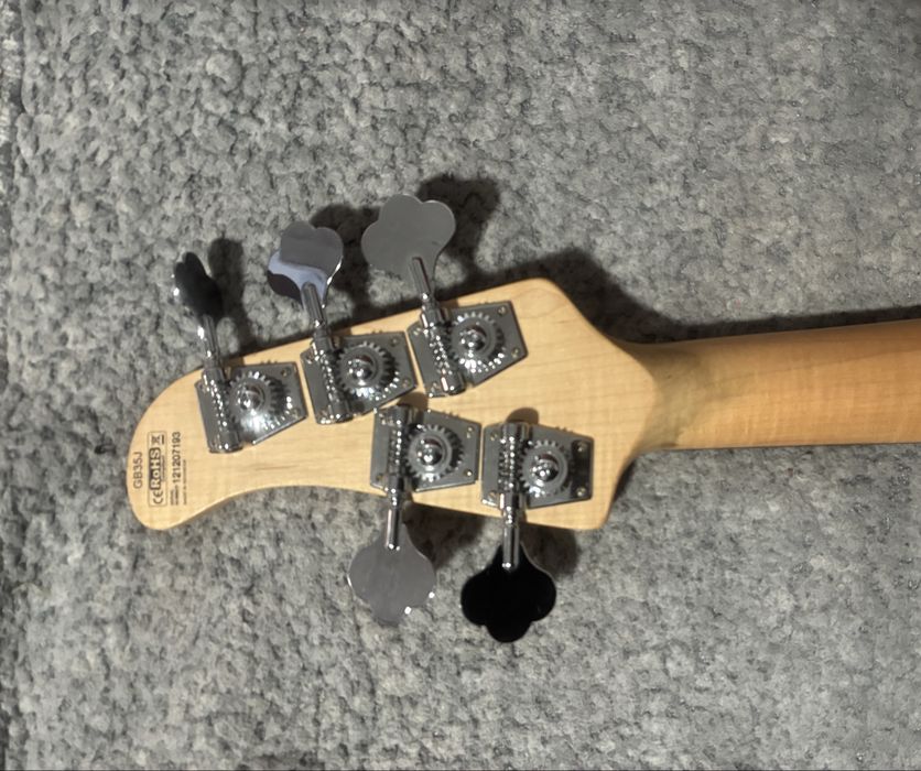 Vând chitară Bass 5 corzi