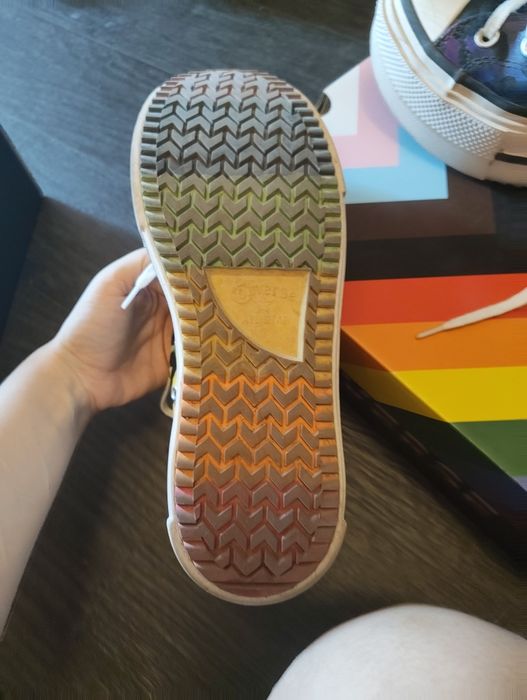 Converse limited pride eition