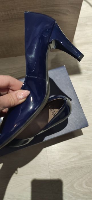 Нови обувки Caprice