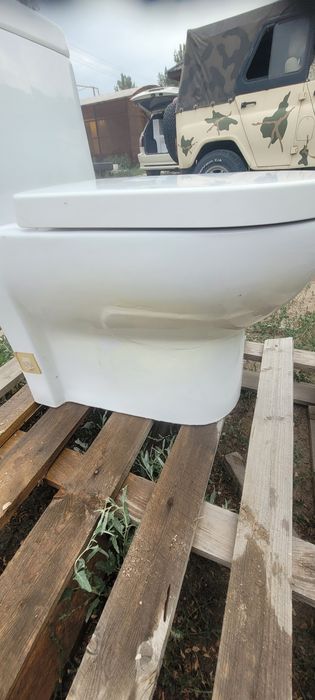 Продам унитаз монолит