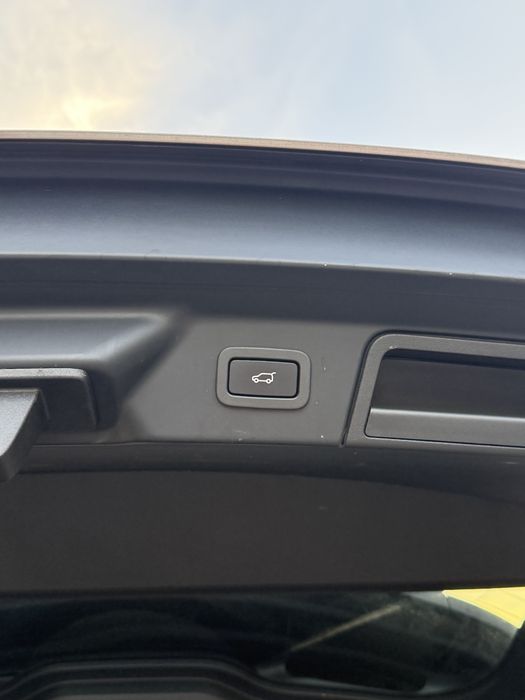 Range Rover Velar 2.0 Diesel 180 CP 4x4 • 2019 • 195.000 km • Meridian • Keyless • Full LED