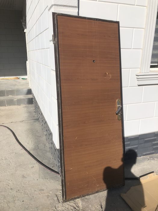 Дверь наружная..