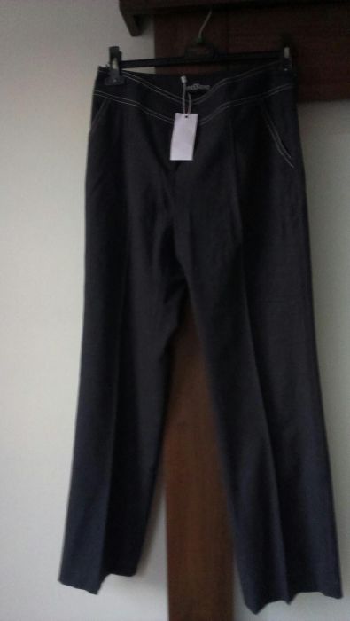 Costum de dama business, nou,material moale din  80%lana, gri inchis