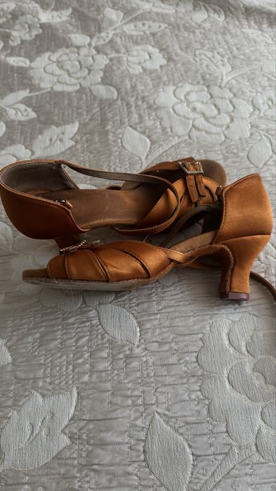 Продам туфли для бальных танцев