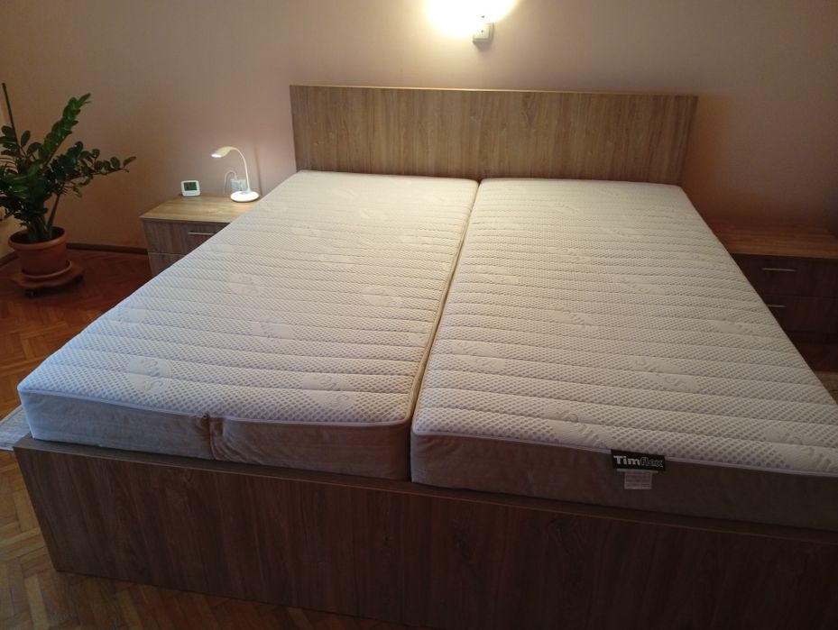 Vind 2 saltele din spuma .