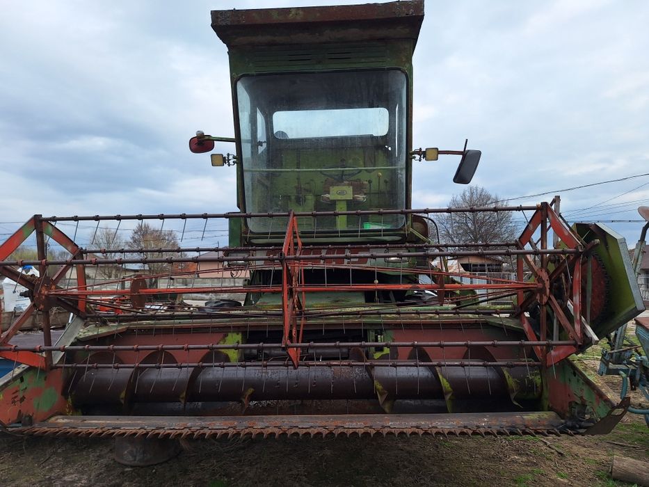 De vânzare 2 combine clas  si un combinator românesc