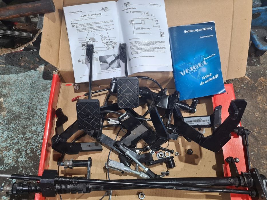 Dublă comandă auto VEIGEL – pedale instructor (școală de șoferi)