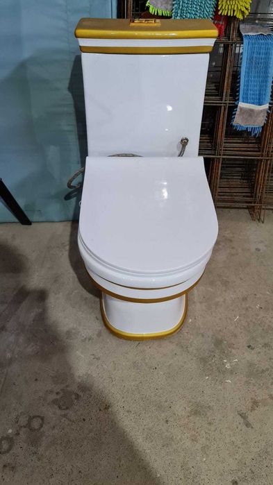 Продам унитаз литой