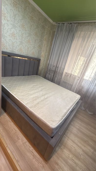 Кровать с матрасом