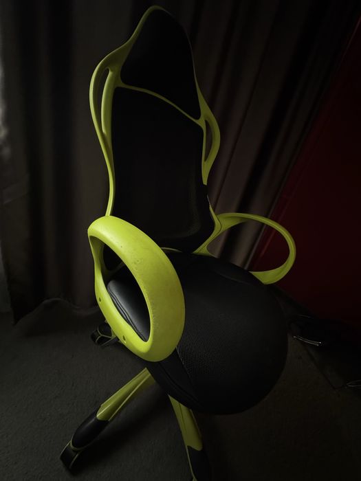 въртящ геймърски стол