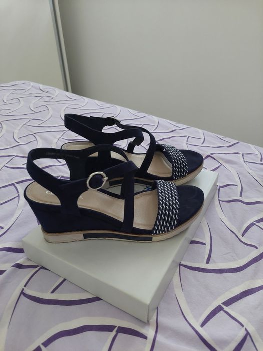 Дамски сини сандали.