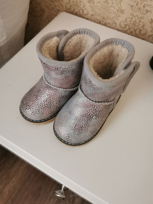 Продам обувь детскую