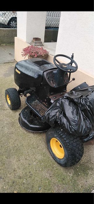 Vand masina de tuns iarba cu remorca , utilizat