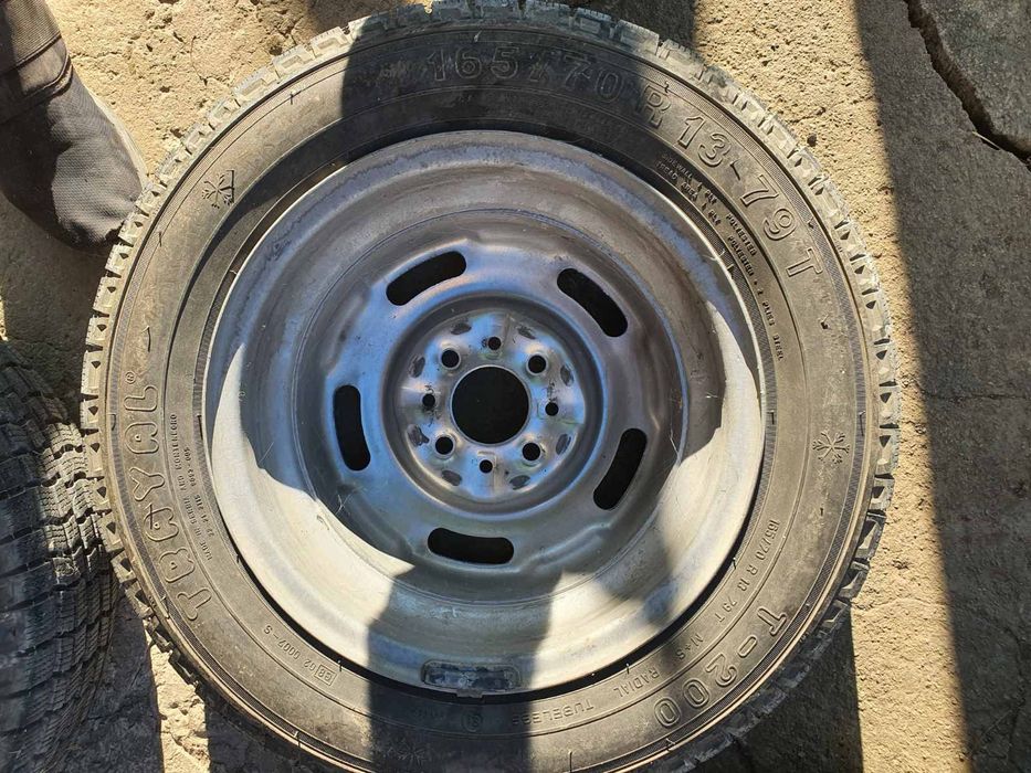 Гуми 165/70R13 и джанти за Лада 13 цола