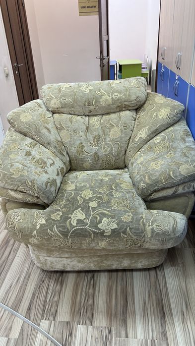 Продам кресло большое