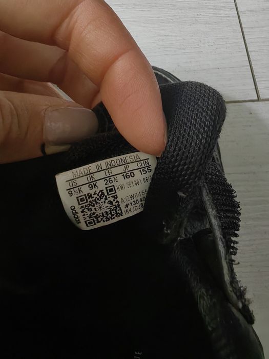 Маратонки адидас