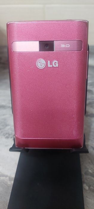 Vind Telefon LG E 400 cu Incarcarcator Original LG ,,Decodat