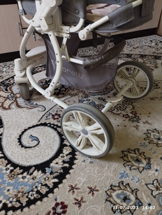 Продам детскую коляску