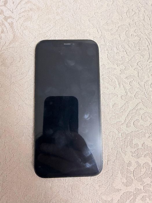 Айфон 12, в отличном состоянии