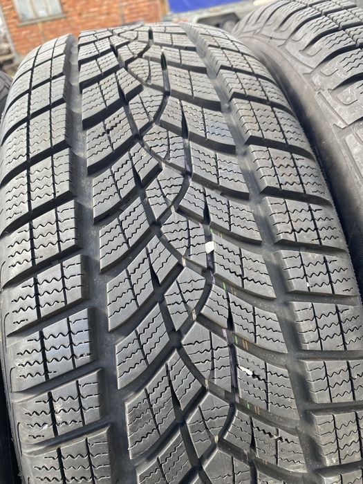 215/60/17 Гудиар Зимни