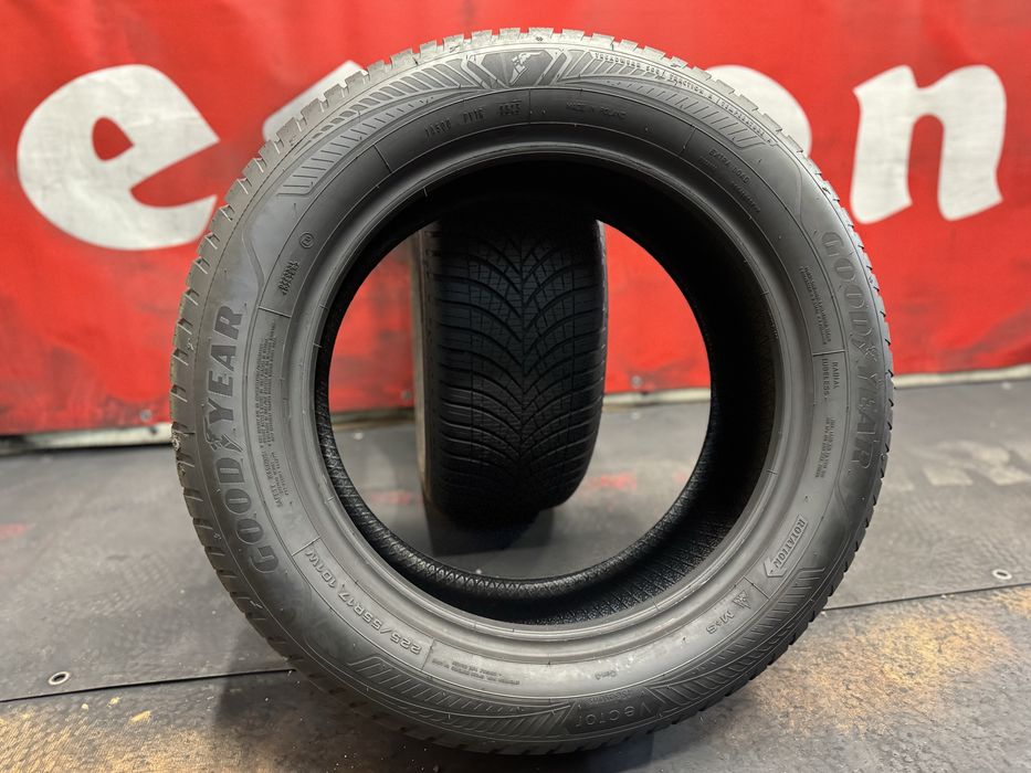 225 55 17, Всесезонни гуми, Goodyear Vector4Seasons, 2 броя