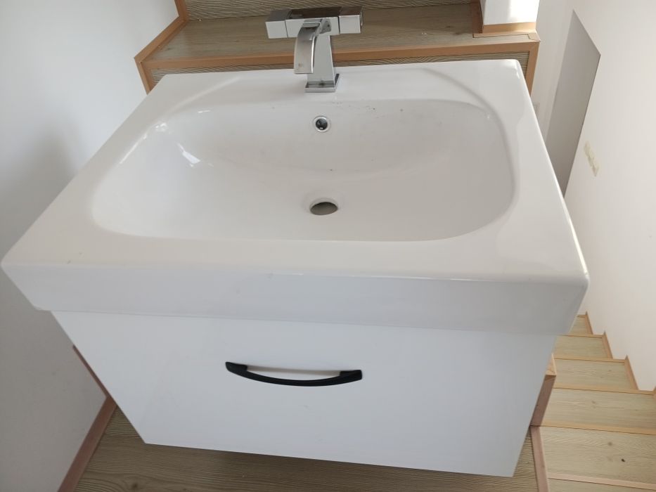 Шкаф за баня нов