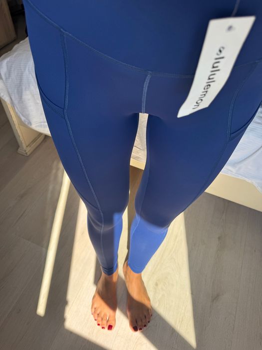 Продавам клинове Lululemon Клинове са много удобни за спорт, фитнес и йога.