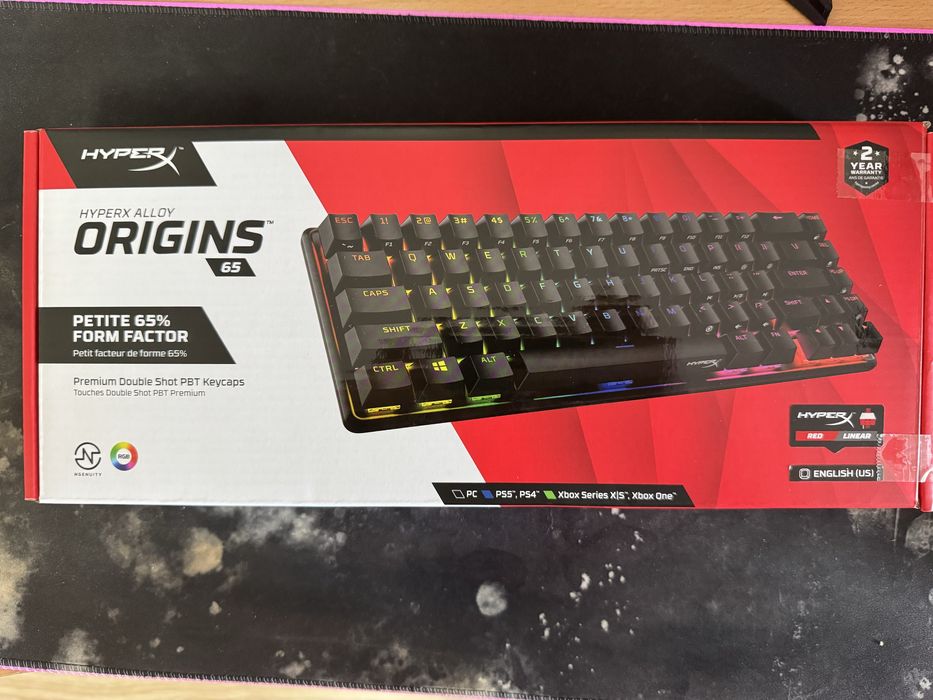 HyperX Alloy Origins 65 със червени суичове