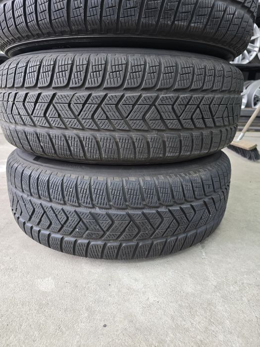 4 Броя 215/65/17 Pirelli 2x6,5mm 2x6mm