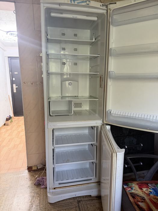 Холодильник Indesit