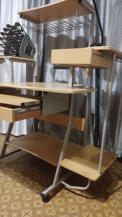 Продам компьютерный (письменный) стол.