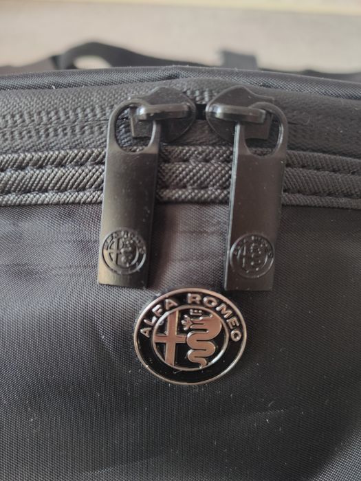 Чантичка за кръста "Fanny pack" Алфа Ромео