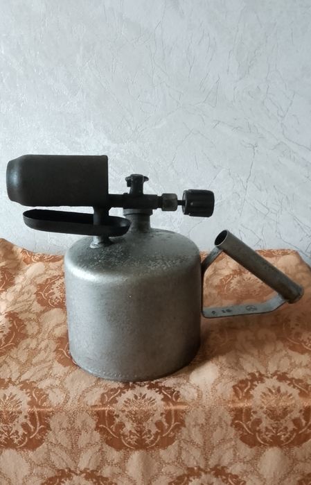 Пистолет для силикона. Паяльная лампа .