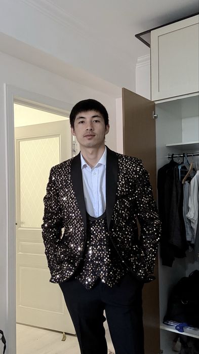 Костюм с пиджаком почти новый