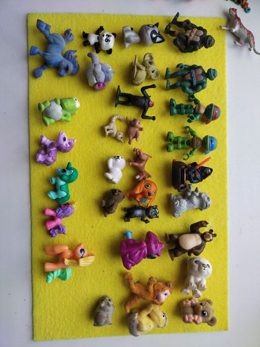 Продам значки ,Киндеры и тд