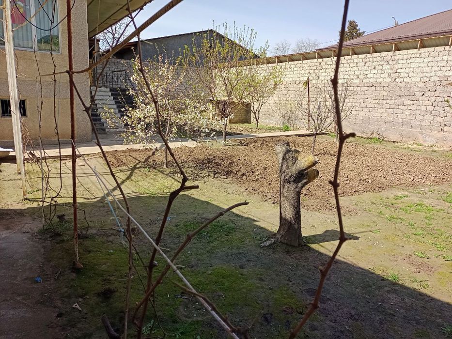 Ховли уй сотилади