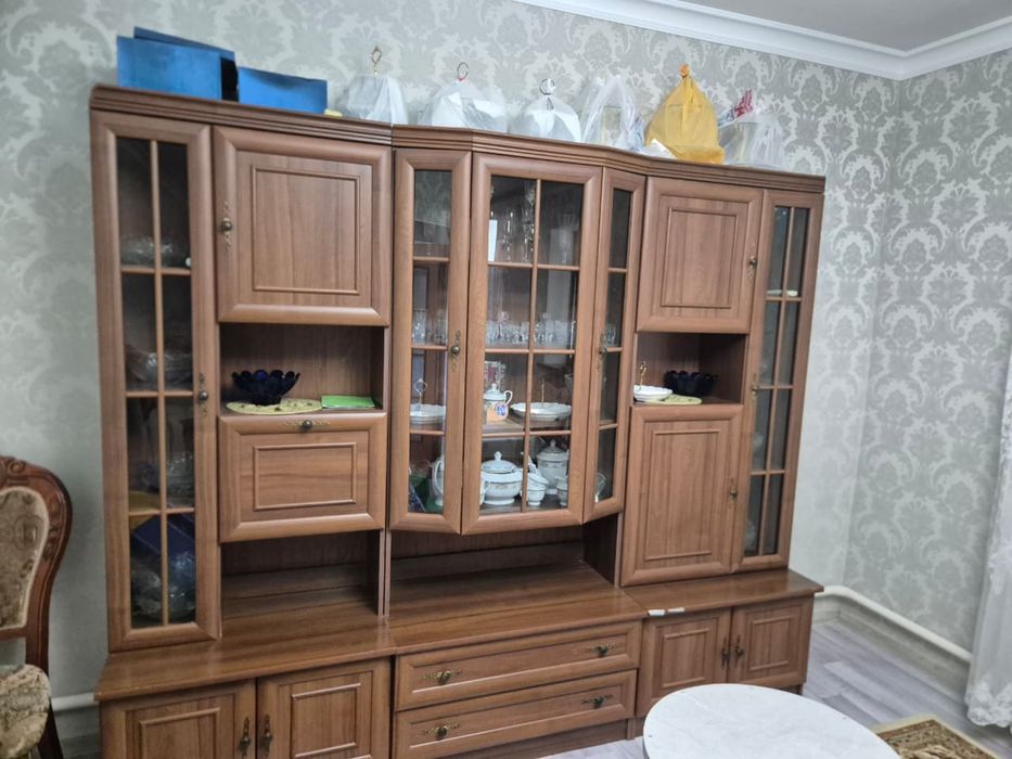 Гарнитура сатылады. Таза ағаштан.