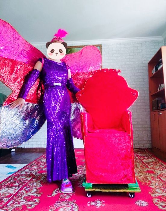 Қызыл Тақ трон Алматы тегің емес