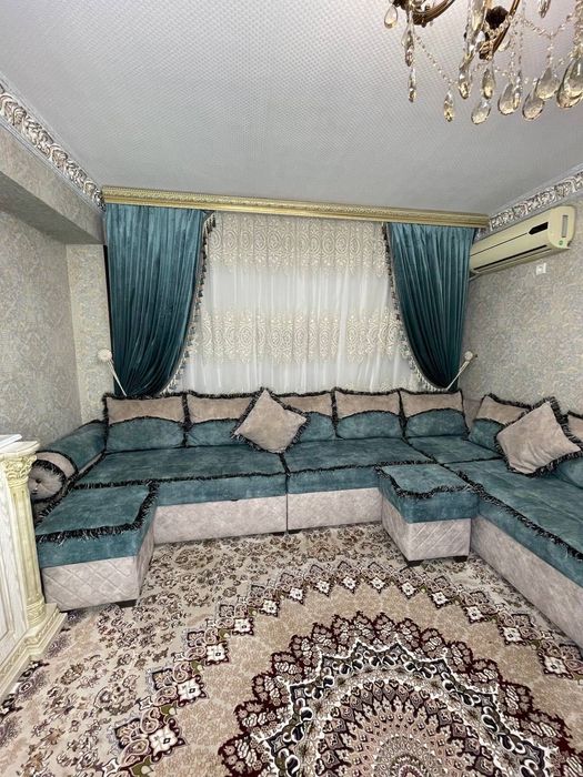 Мебельный диван в хорошем состоянии