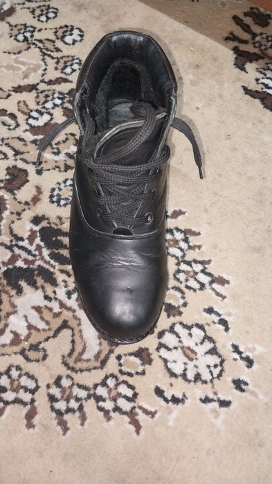 Продам ботинки зимние.