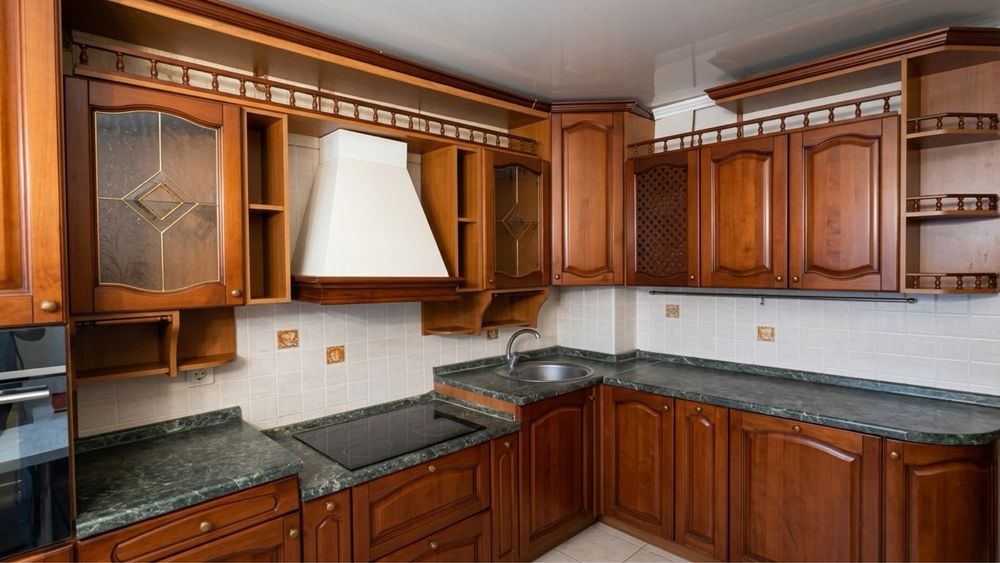 Продам качественную кухонную гарнитуру
