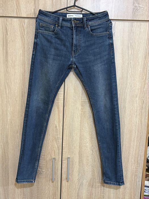 Blugi bărbați Bershka, mărimea EUR 36 (Talie 29), croi Slim / Skinny albastru denim