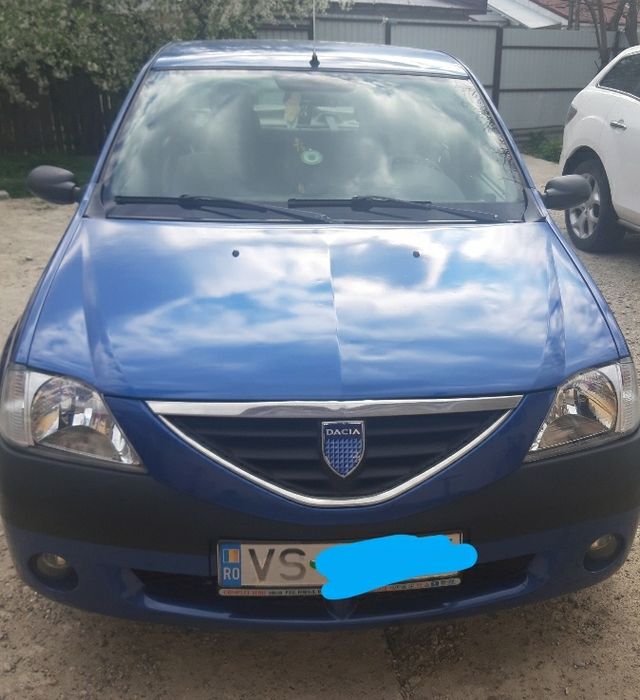 Vând Dacia Logan