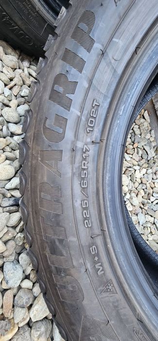 Anvelope Goodyear UltraGrip ICE Arctic Suv 4X4 
225/65 R17 102T M+S