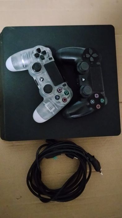 Продается пс4 слимка.